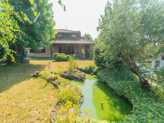 Villa Indipendente in vendita a Gironico Al Piano, Lombardia