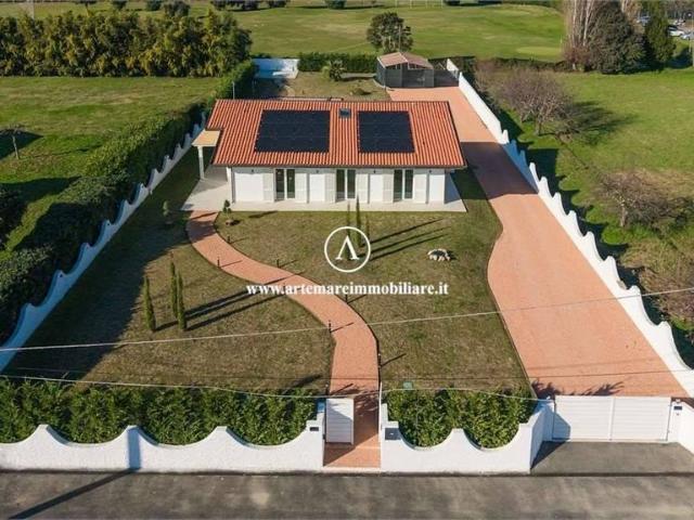 Villa Indipendente in vendita a Tonfano, Toscana