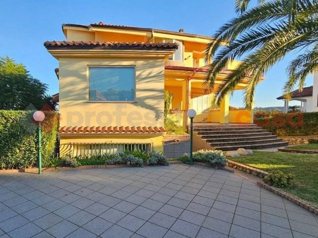 Villa Indipendente in vendita a Calabria, Catanzaro