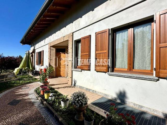 Villa Indipendente in vendita a Monticello, Lombardia