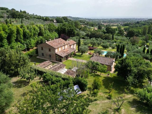 Villa Indipendente in vendita a San Cesareo, Marche