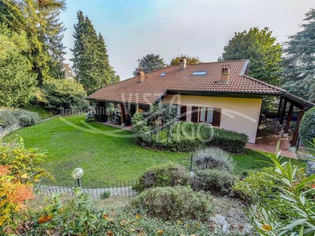 Villa Indipendente in vendita a Proserpio, Lombardia