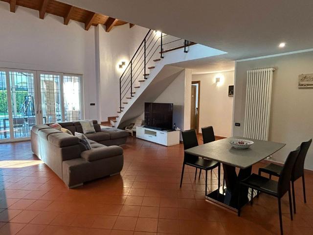 Villa Indipendente in vendita a Ravenna, Reggio Emilia