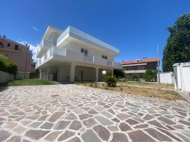 Villa Indipendente in vendita a Villa Canonico, Montesilvano