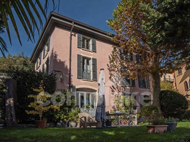 Villa Indipendente in vendita a Moltrasio, Lombardia
