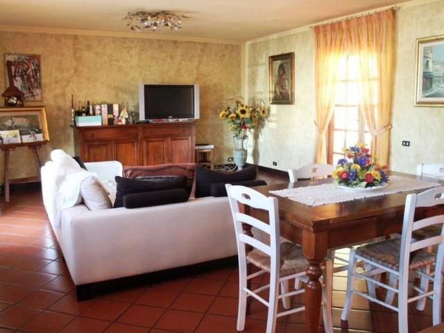 Villa Indipendente in vendita a Fabbri, Altopascio