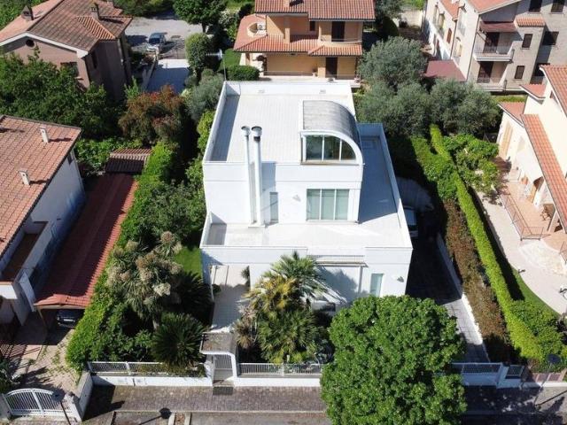 Villa Indipendente in vendita a Quartiere delle nazioni, Pineto