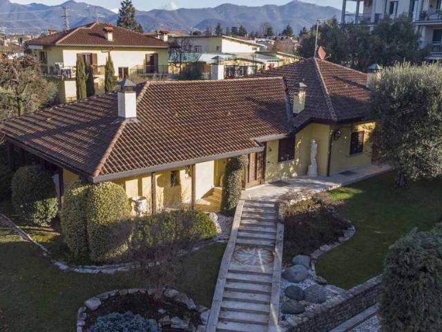 Villa Indipendente in vendita a Brembate Di Sopra, Lombardia