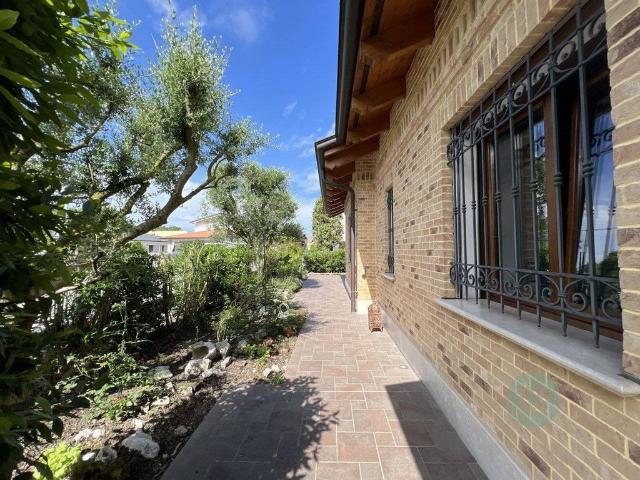 Villa Indipendente in vendita a Unione Comuni Modenesi Area Nord, Mirandola