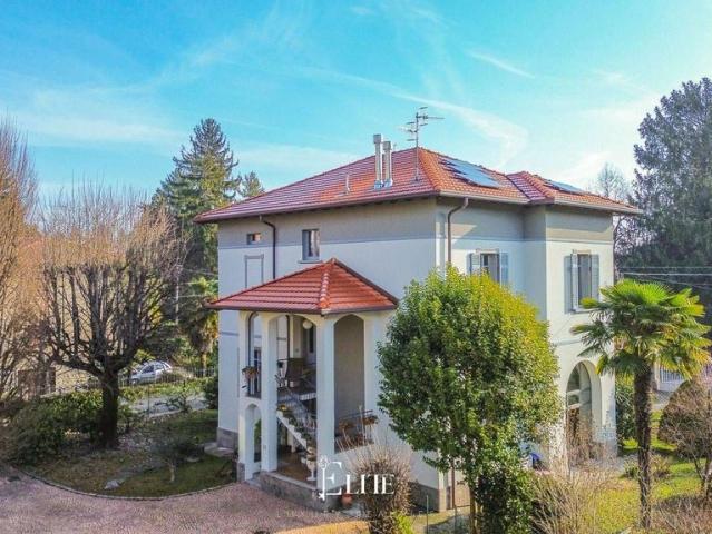 Villa Indipendente in vendita a Biumo Superiore, Varese
