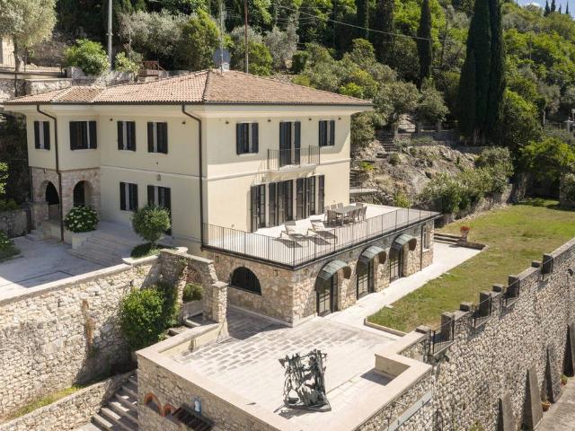 Villa Indipendente in vendita a Campello Sul Clitunno, Umbria