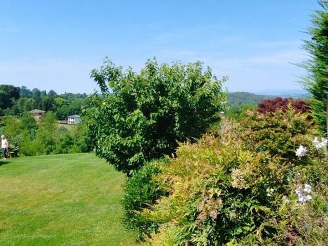Villa Indipendente in vendita a Buguggiate, Lombardia