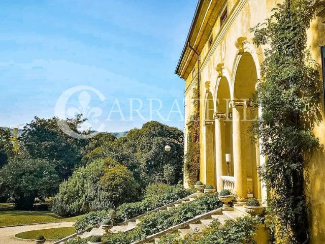 Villa Indipendente in vendita a Sud-Est, Brenzone