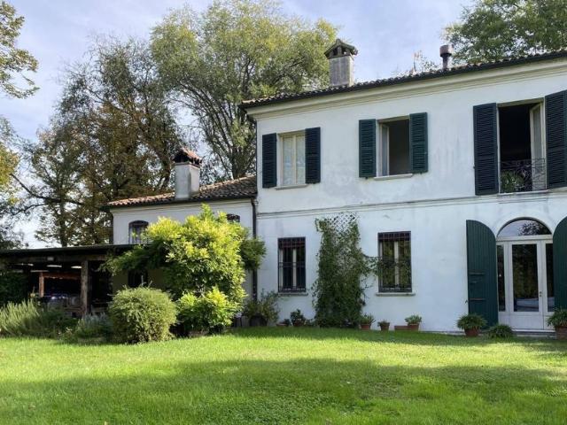 Villa Indipendente in vendita a Ferrara, Reggio Emilia