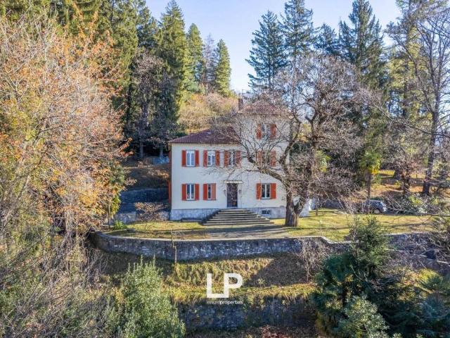 Villa Indipendente in vendita a Comunità Montana Valli del Verbano, Cittiglio