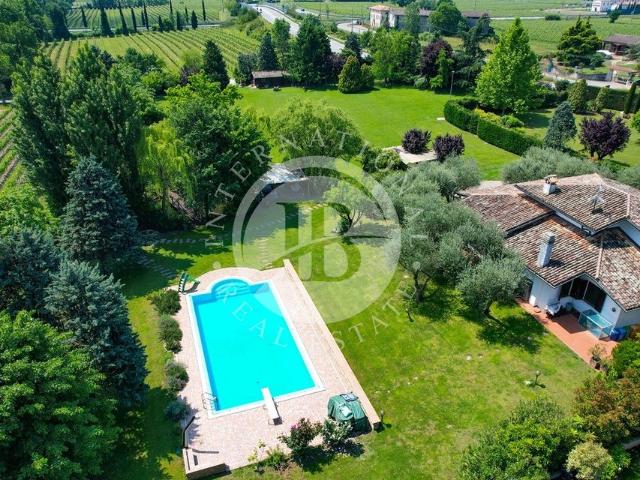 Villa Indipendente in vendita a Sirmione, Lombardia