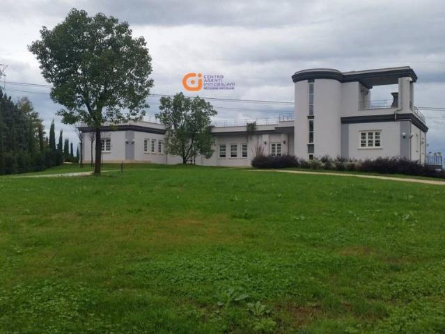 Villa Indipendente in vendita a Latina, Lazio