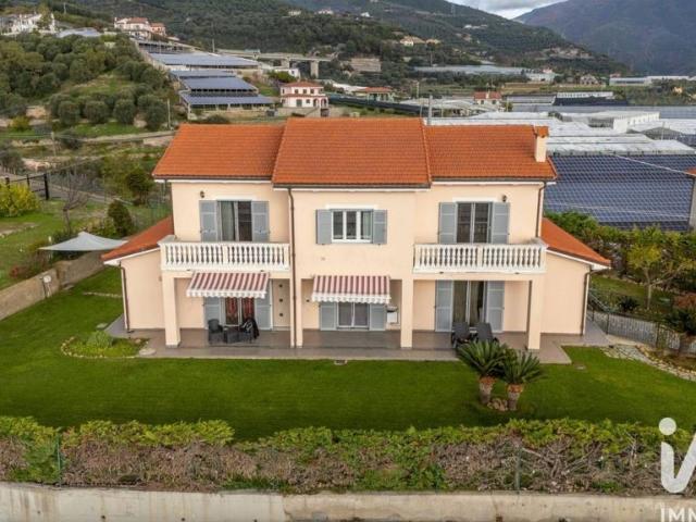 Villa Indipendente in vendita a Taggia