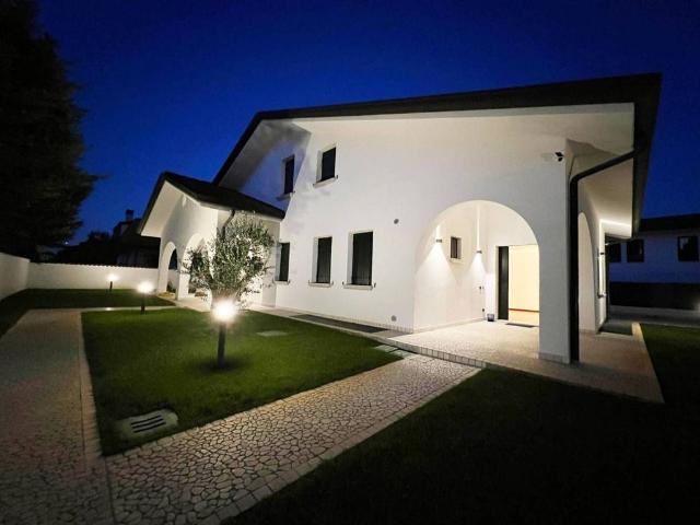 Villa Indipendente in vendita a Noventa Padovana, Padova