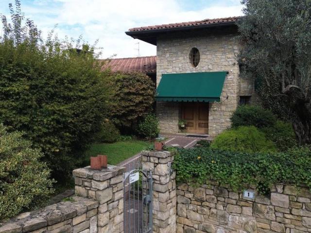 Villa Indipendente in vendita a Prevalle, Lombardia