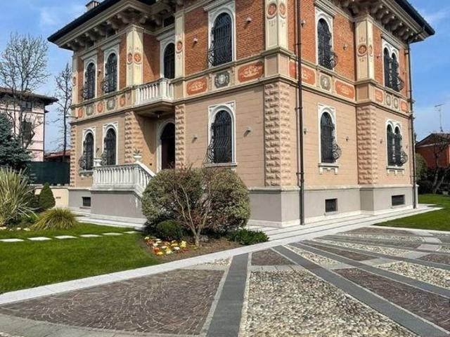 Villa Indipendente in vendita a Chiari, Lombardia