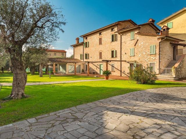 Villa Indipendente in vendita a Frasso, Seravezza