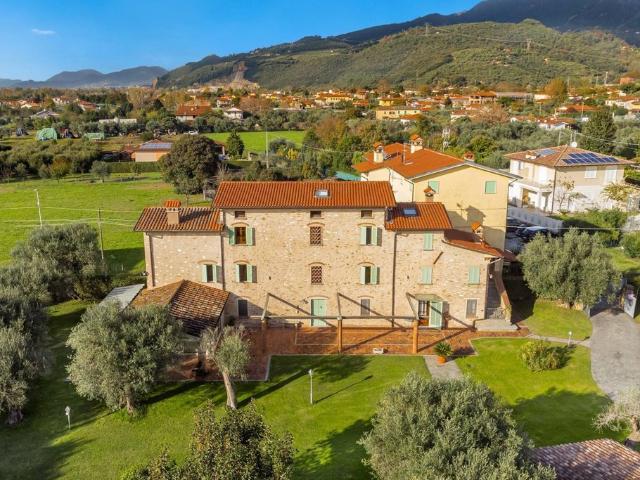 Villa Indipendente in vendita a Frasso, Seravezza