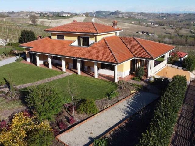 Villa Indipendente in vendita a Calosso, Asti