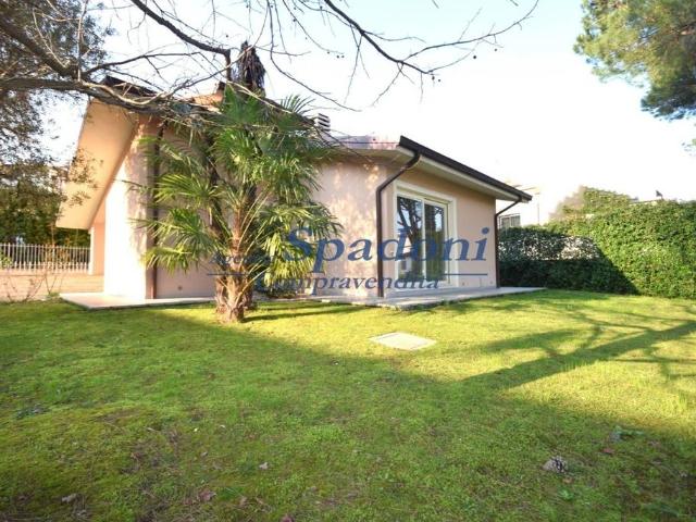 Villa Indipendente in vendita a Montecatini Terme, Toscana