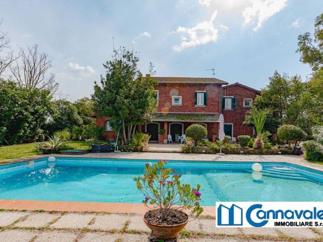 Villa Indipendente in vendita a Acilia, Roma