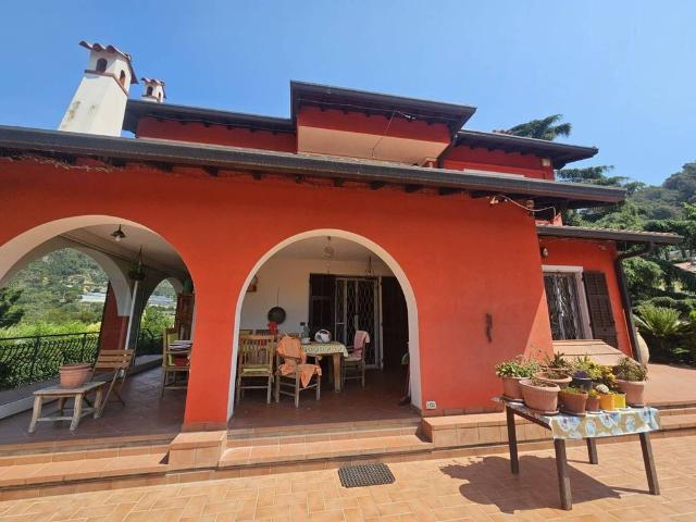 Villa Indipendente in vendita a Ventimiglia, Liguria