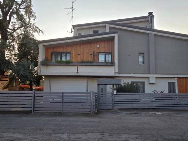 Villa Indipendente in vendita a Brugherio, Cascina Guzzina