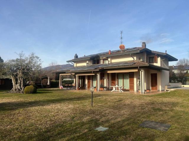 Villa Indipendente in vendita a Lissago, Varese