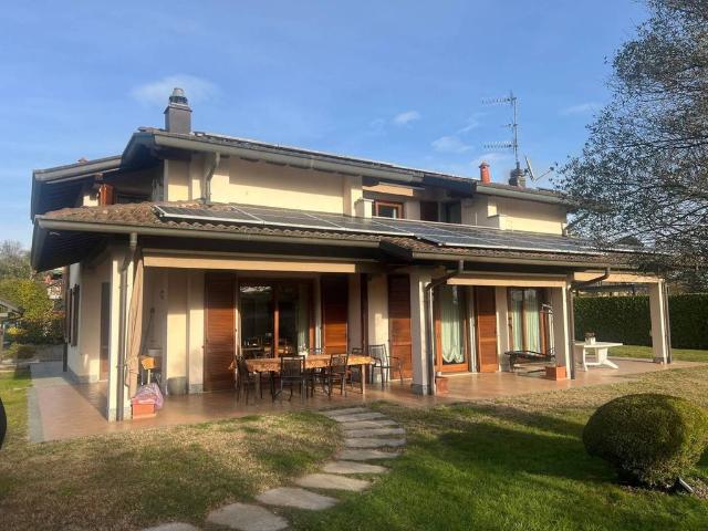 Villa Indipendente in vendita a Lissago, Varese