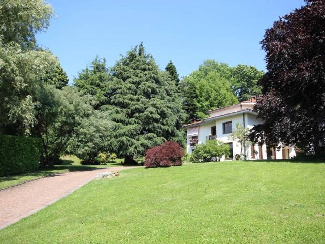 Villa Indipendente in vendita a Merate, Lombardia