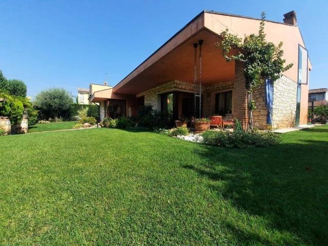 Villa Indipendente in vendita a Montecchia Di Crosara, Veneto
