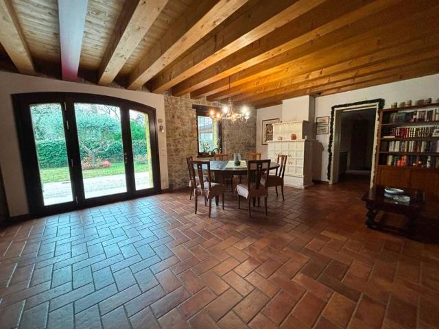 Villa Indipendente in vendita a Cormons, Friuli-Venezia Giulia