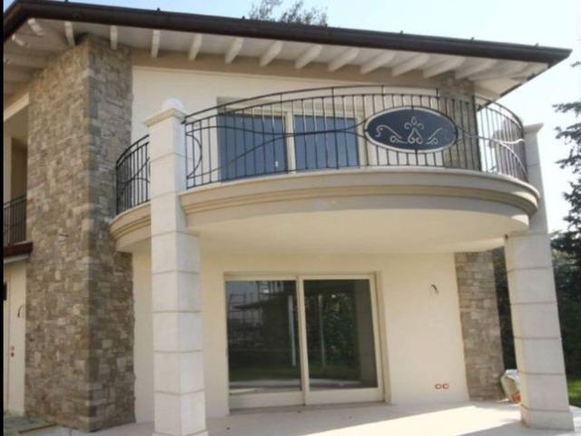 Villa Indipendente in vendita a Zona Centro, Brescia