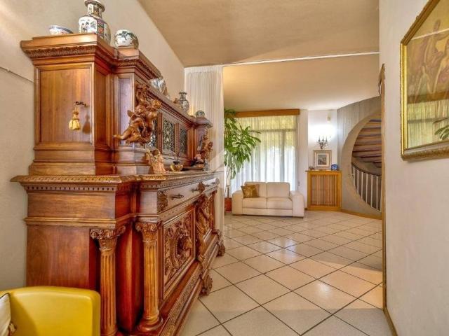 Villa Indipendente in vendita a San Gordiano, Roma Capitale