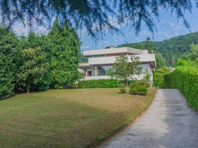 Villa Indipendente in vendita a Buccinigo, Erba