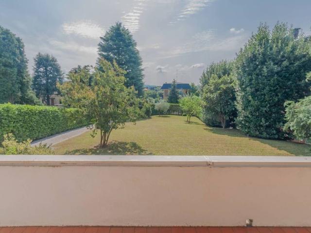 Villa Indipendente in vendita a Buccinigo, Erba