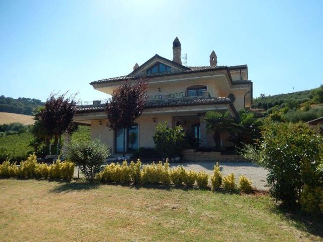 Villa Indipendente in vendita a Unione dei Comuni della Val Vibrata, Colonnella