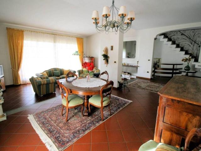 Villa Indipendente in vendita a Montecatini Terme, Toscana
