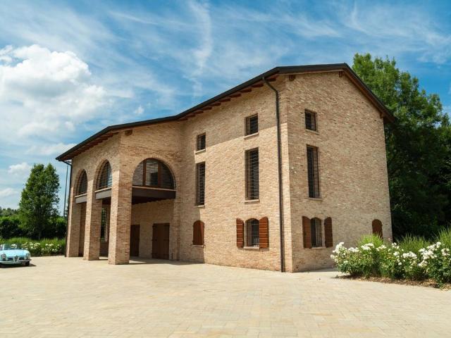 Villa Indipendente in vendita a Re, Reggio Emilia