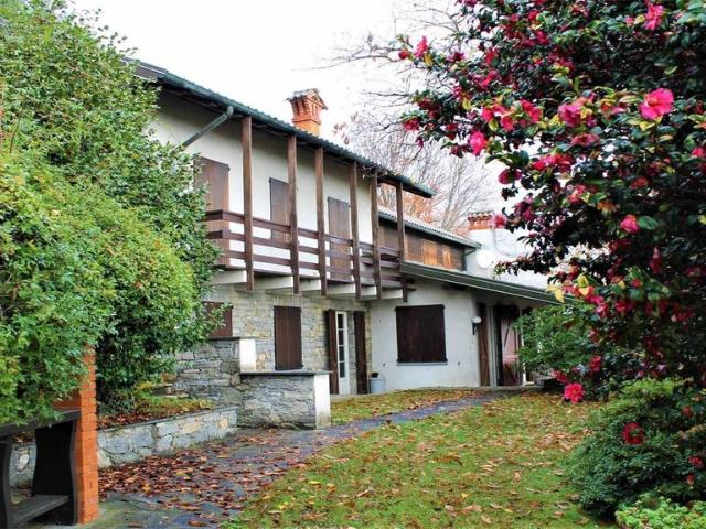Villa Indipendente in vendita a Villa Lesa, Piemonte