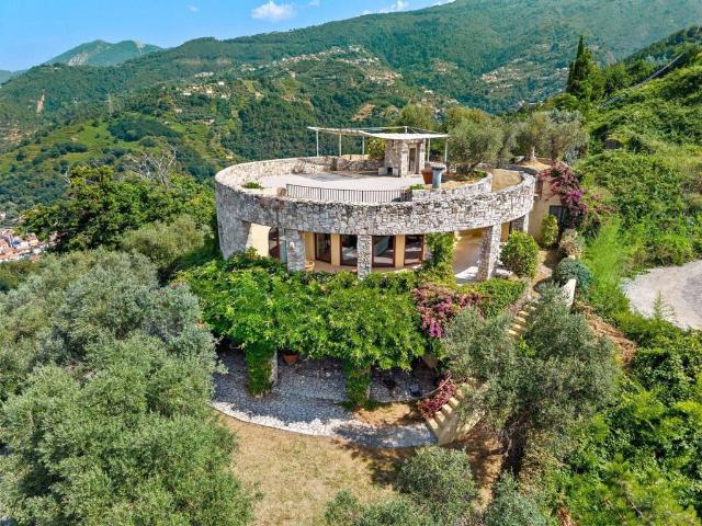 Villa Indipendente in vendita a Montignoso, Toscana