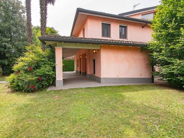 Villa Indipendente in vendita a Unione dei Comuni I Fontanili, Noviglio