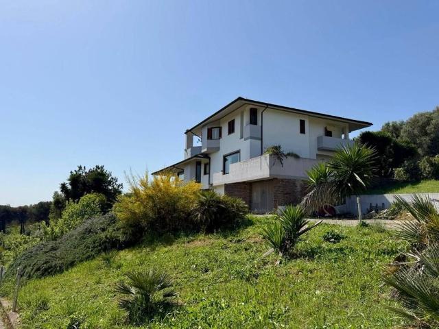 Villa Indipendente in vendita a Pratolungo, Roma Capitale