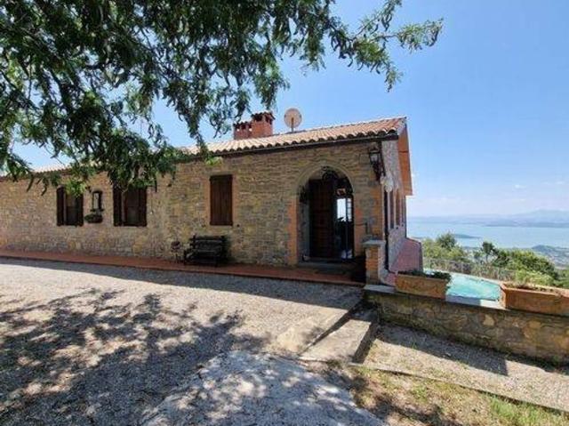 Villa Indipendente in vendita a Tuoro Sul Trasimeno, Umbria