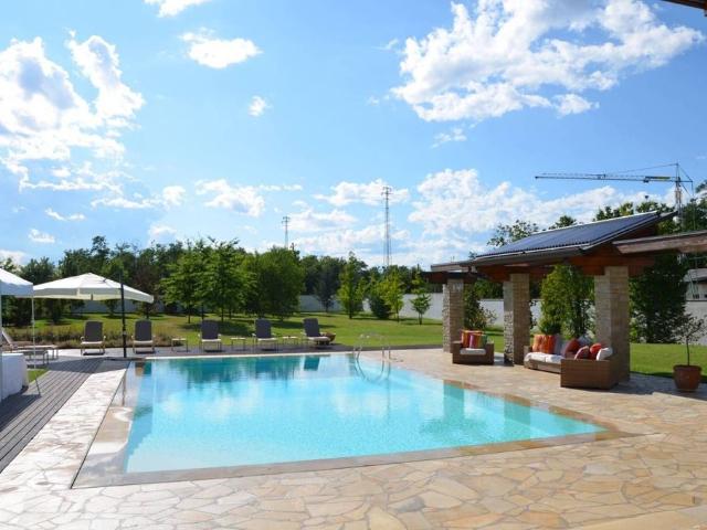 Villa Indipendente in vendita a Parabiago, Lombardia